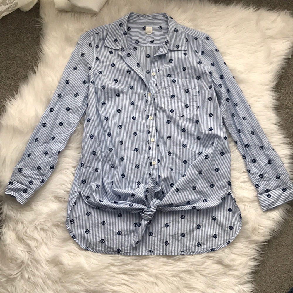 Gap maternity button down shirt